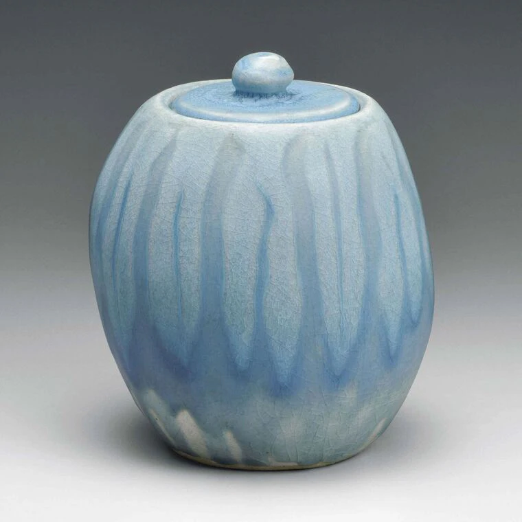 photo Fresh Water Jar with Flowing Design, Yuragi