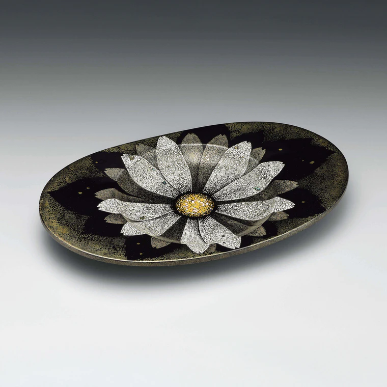 photo Vessel with Makie, Egg Shell and Flower Design