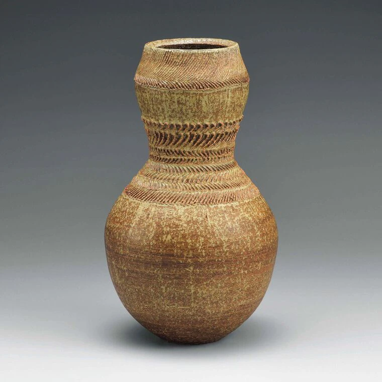 photo Vessel with Dot Design