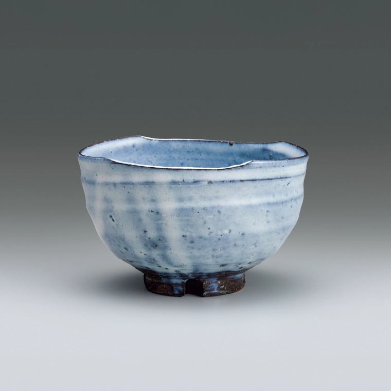 photo Brush Washer Shaped Tea Bowl with Notched Foot