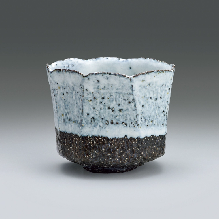 photo Hagi Faceted Tea Bowl with Glaze in Kakewake Style