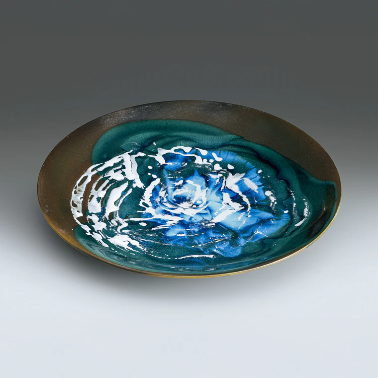 photo Plate with Flowing Design