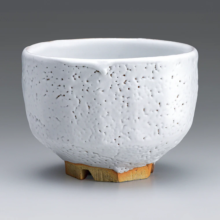 photo White Hagi Tea Bowl with Engraved Design