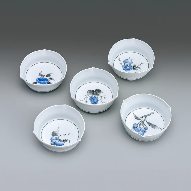 photo Footed Bowls with Different Designs in Underglaze Blue (Set of 5)