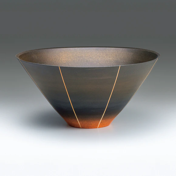 Vessel with Color Shining Like Moonlight