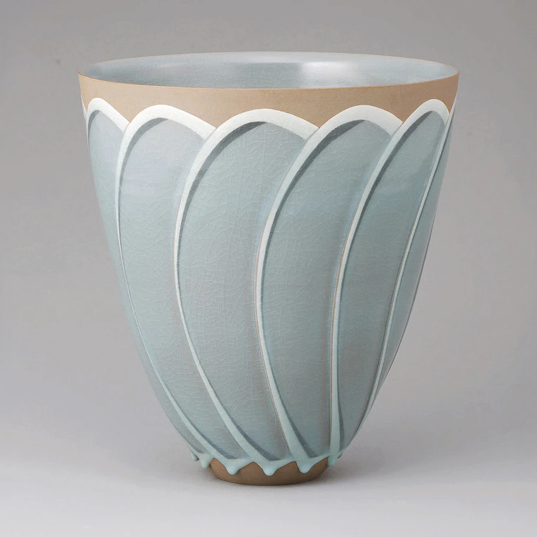 photo Flower Vessel with Celadon Glaze and Inlay Decoration
