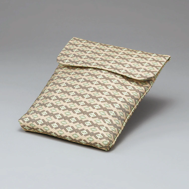 photo Saganishiki Bag for Mask "Silent Thought"
