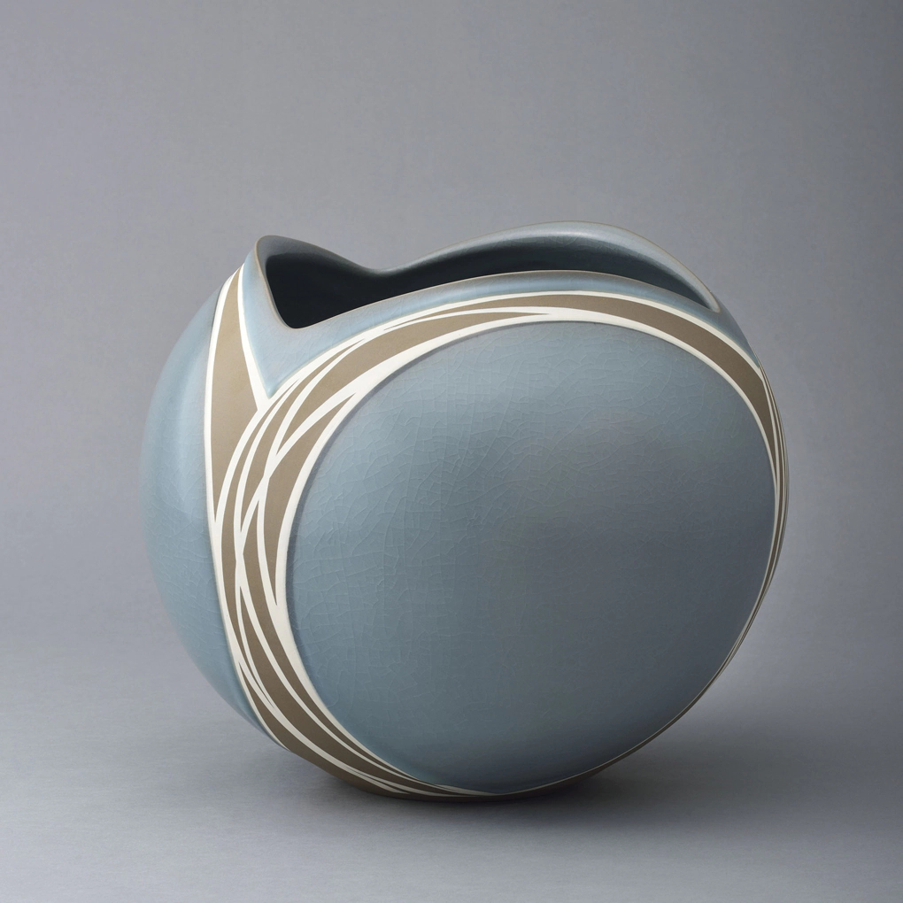 photo Vase with Celadon Glaze and Inlay Decoration