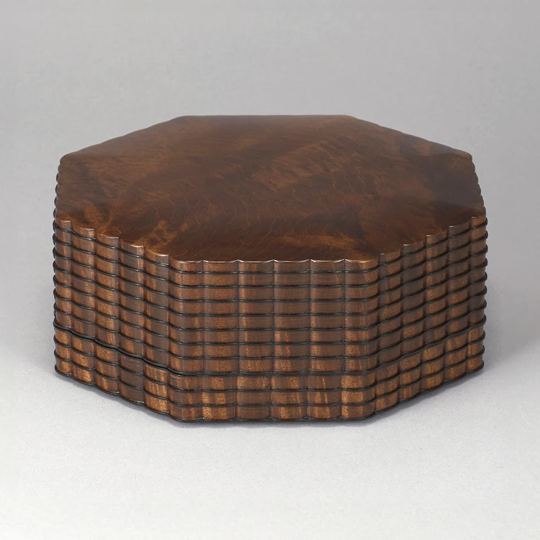 photo Octagonal Decorative Box with Magnolia and Wiped Urushi