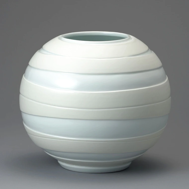 photo White Porcelain Jar with Obi Sash Design
