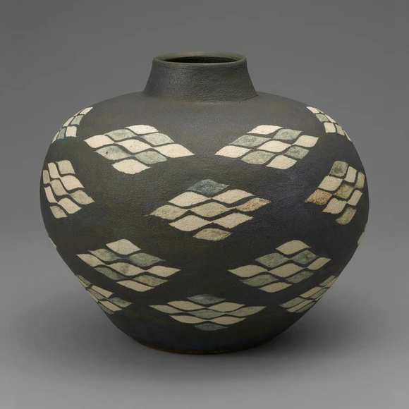 Jar with Combined Pod Design and Black-resist Technique
