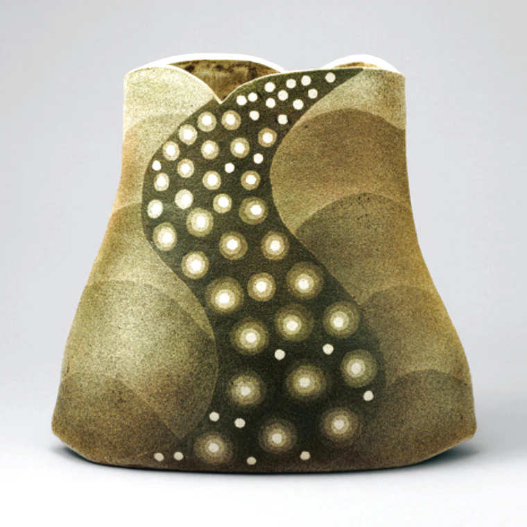 photo Flat Flower Vase with Green Decoration and Layered Design