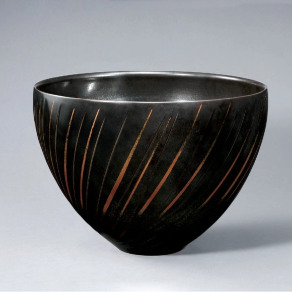 Bowl with Tenmoku Glaze and Line Design