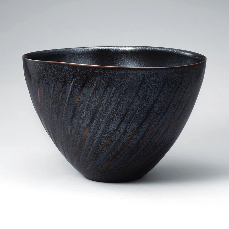 photo Bowl with tenmoku glaze and engraved line design