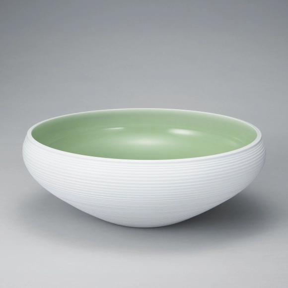 Moegi-colored Celadon Bowl with Line Design