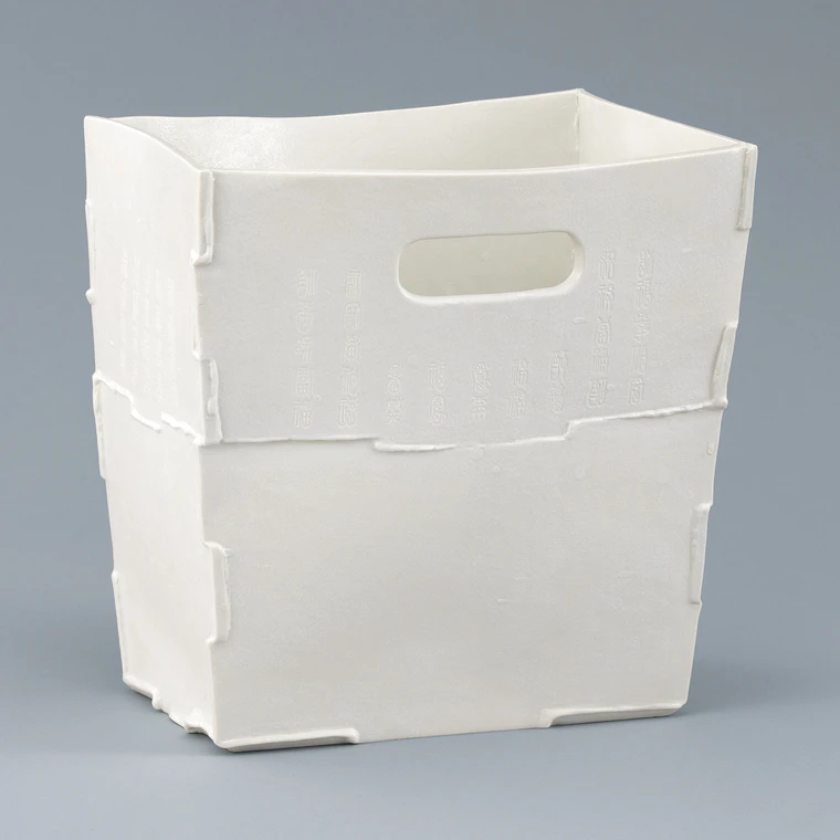 photo Ritual Vessel with White Porcelain, Tsugite (Joint) and Hyakufuku (Hundred Luck) Design