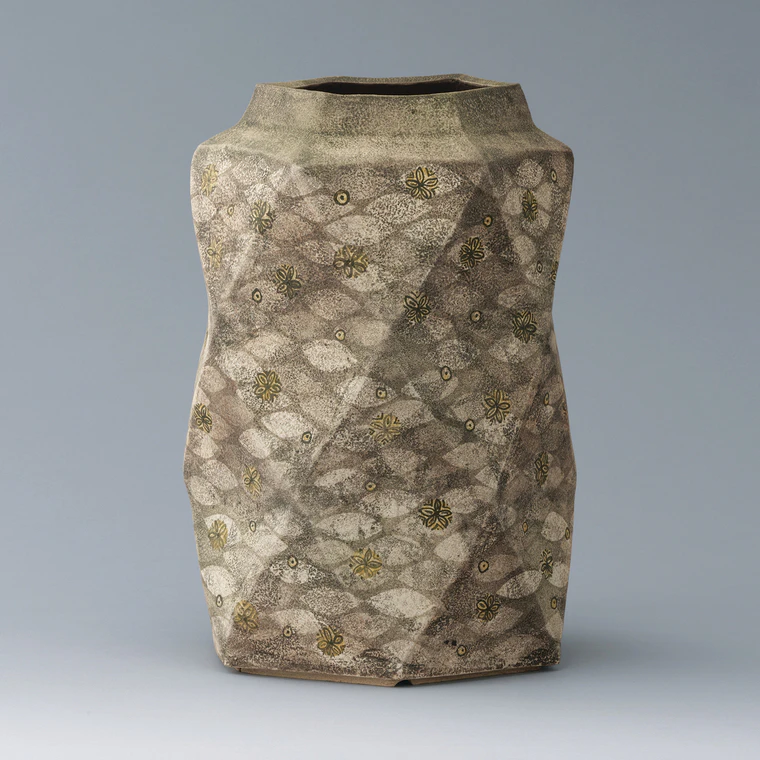 photo Polyhedral Flower Vase with Green and Yellow Decoration