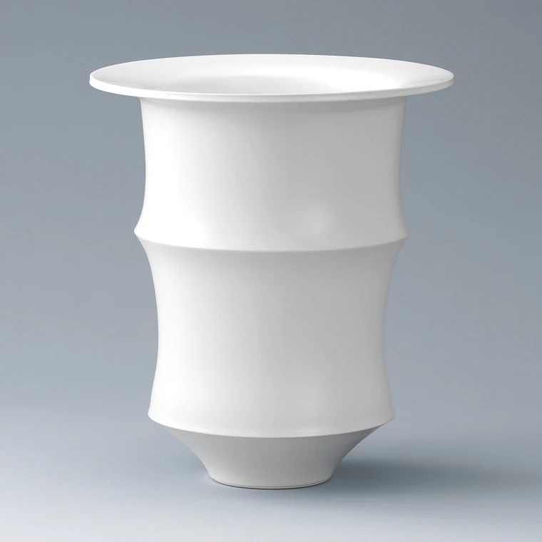 photo White Porcelain Flower Vessel