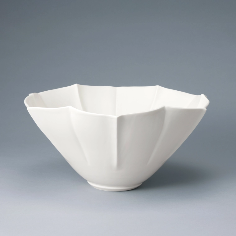photo Flower Vase with White Porcelain and Carved Design (Matte)