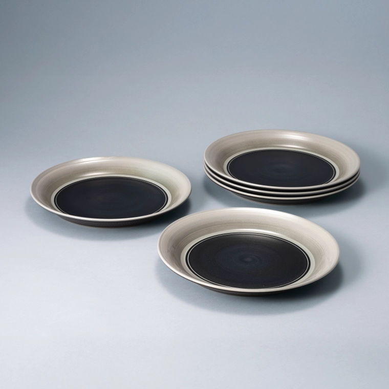 photo Set of Plates with Wara-sumi Ash Glaze and Kanna (Chisel) Marks