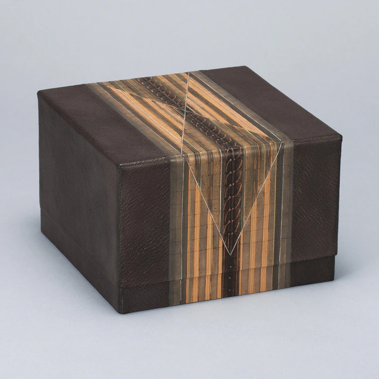 photo Dyed Leather Box with Line Design