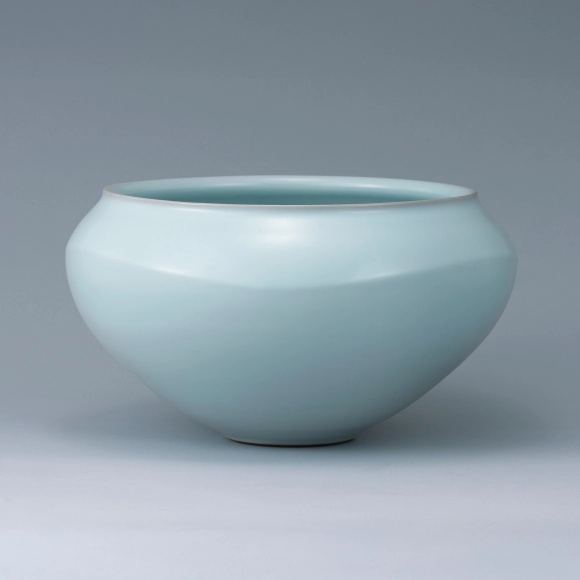 青瓷壺「水天彷彿」(津金 日人夢)｜ギャラリージャパン