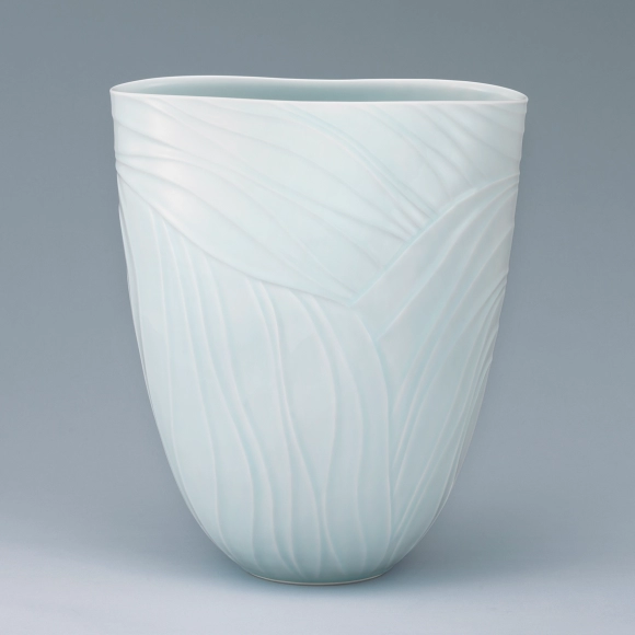 青白磁釉象嵌線彫文壺(久保田 烈工)｜ギャラリージャパン