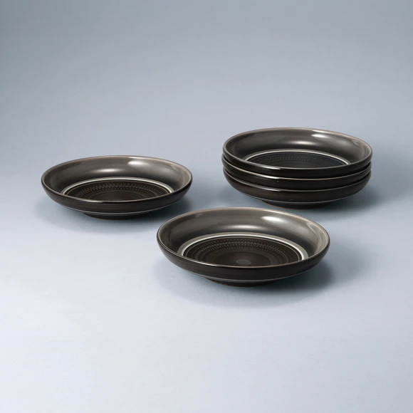 Set of Footed Plates with Wara-sumi Ash Glaze and Kanna Marks