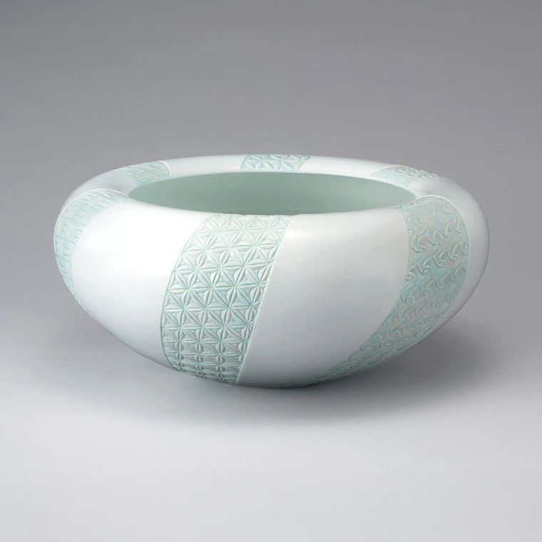 photo Flower Vase with White Porcelain and Japanese Pattern Design