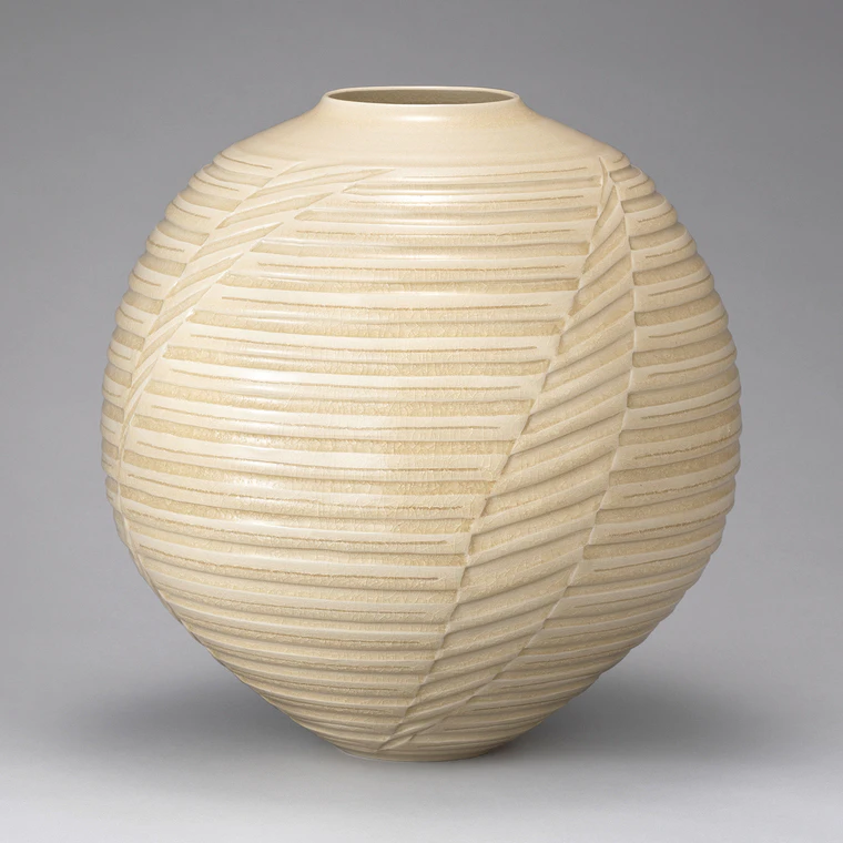 photo Naeshirogawa Jar with White Carved Design