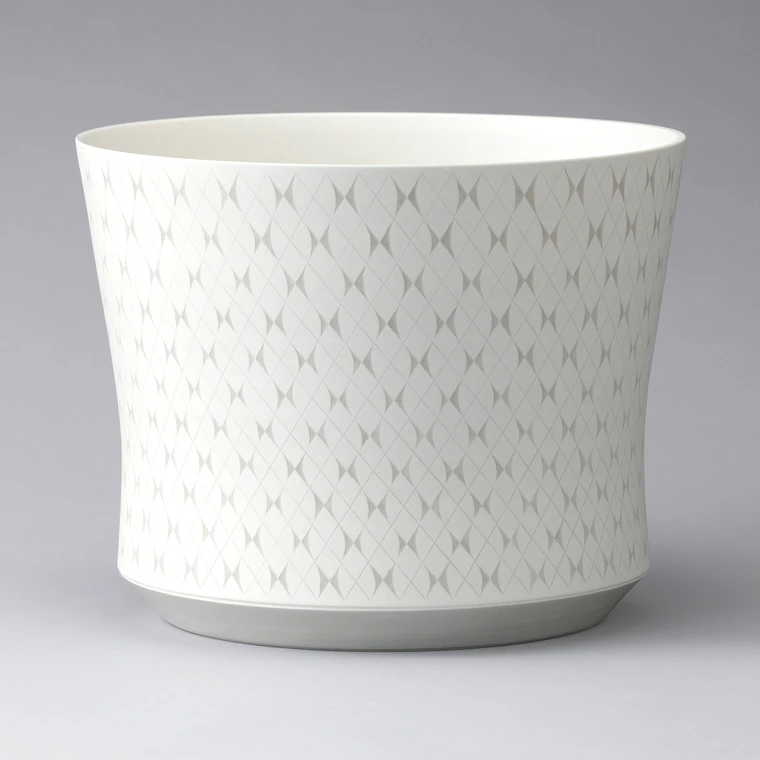 photo White Porcelain Flower Vase with Inlay Design