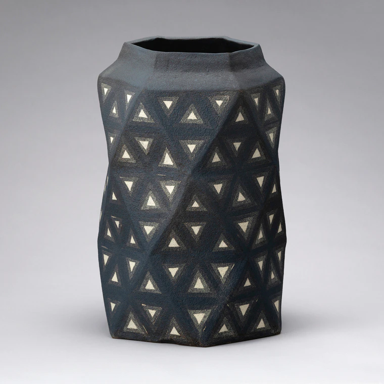 photo Polyhedral Flower Vase with Geometric Triangle Design