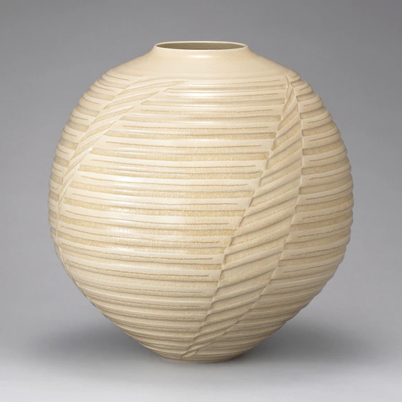 Naeshirogawa Jar with White Carved Design