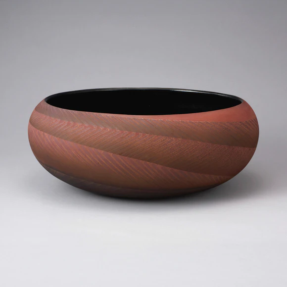 Flower Vessel with Color Painting and Line Decoration