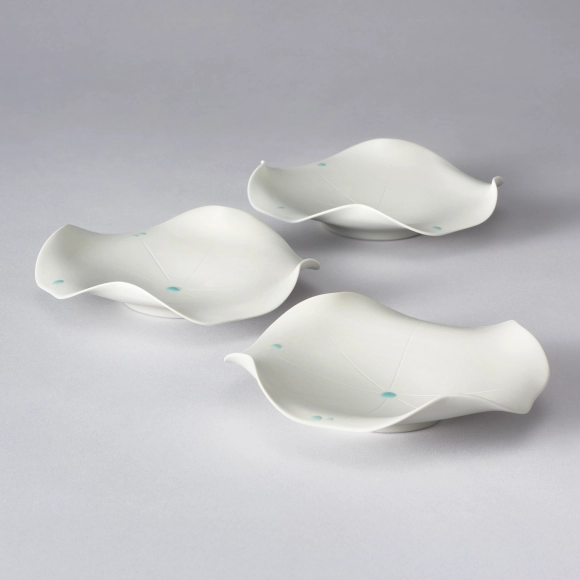 White Porcelain Plate in Lotus Leaf Shape