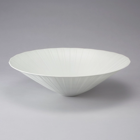 Bowl with Silky White Decoration
