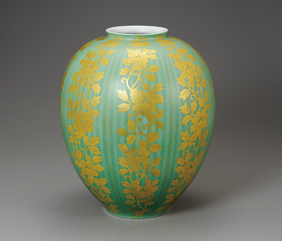 photo Jar with Chintz-like Design in Underglaze Gold