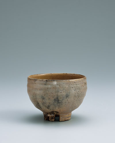 photo Hagi tea bowl with notched foot.
