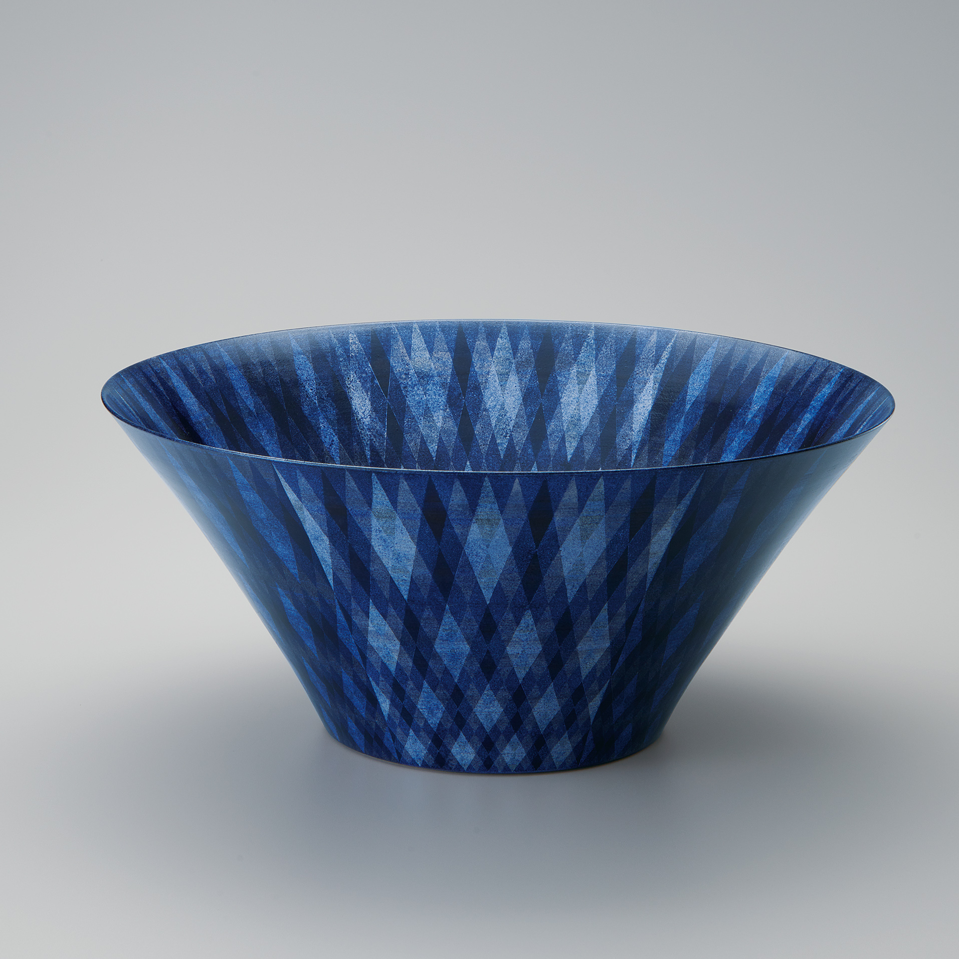 photo Bowl with design of multi layered harmonious blue crystal.