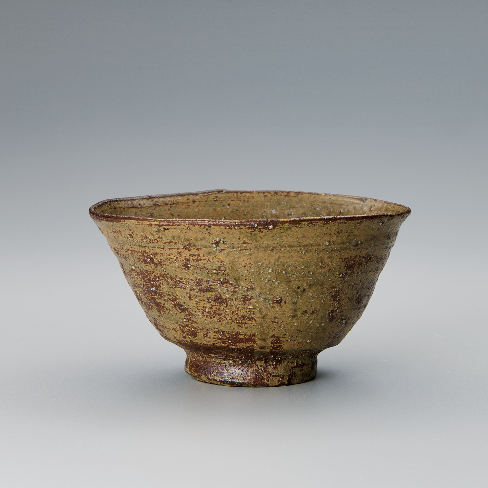 photo Tanba tea bowl of irabo type.