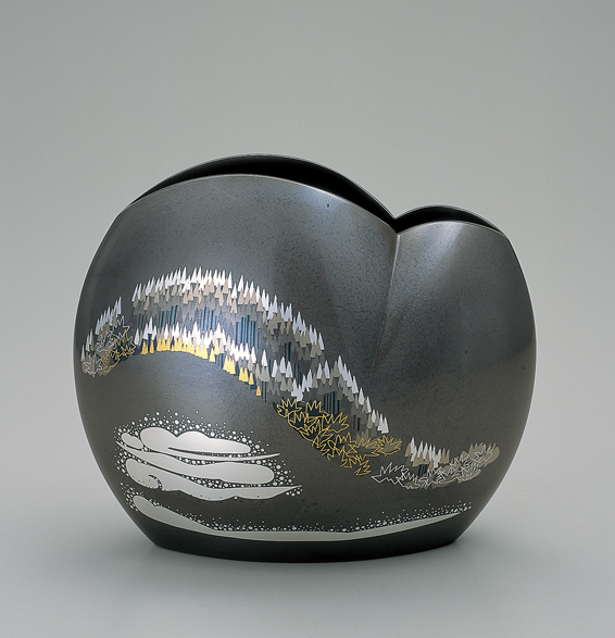photo Flower Vessel of Rōgin with Inlay "Mountain After the Rain"