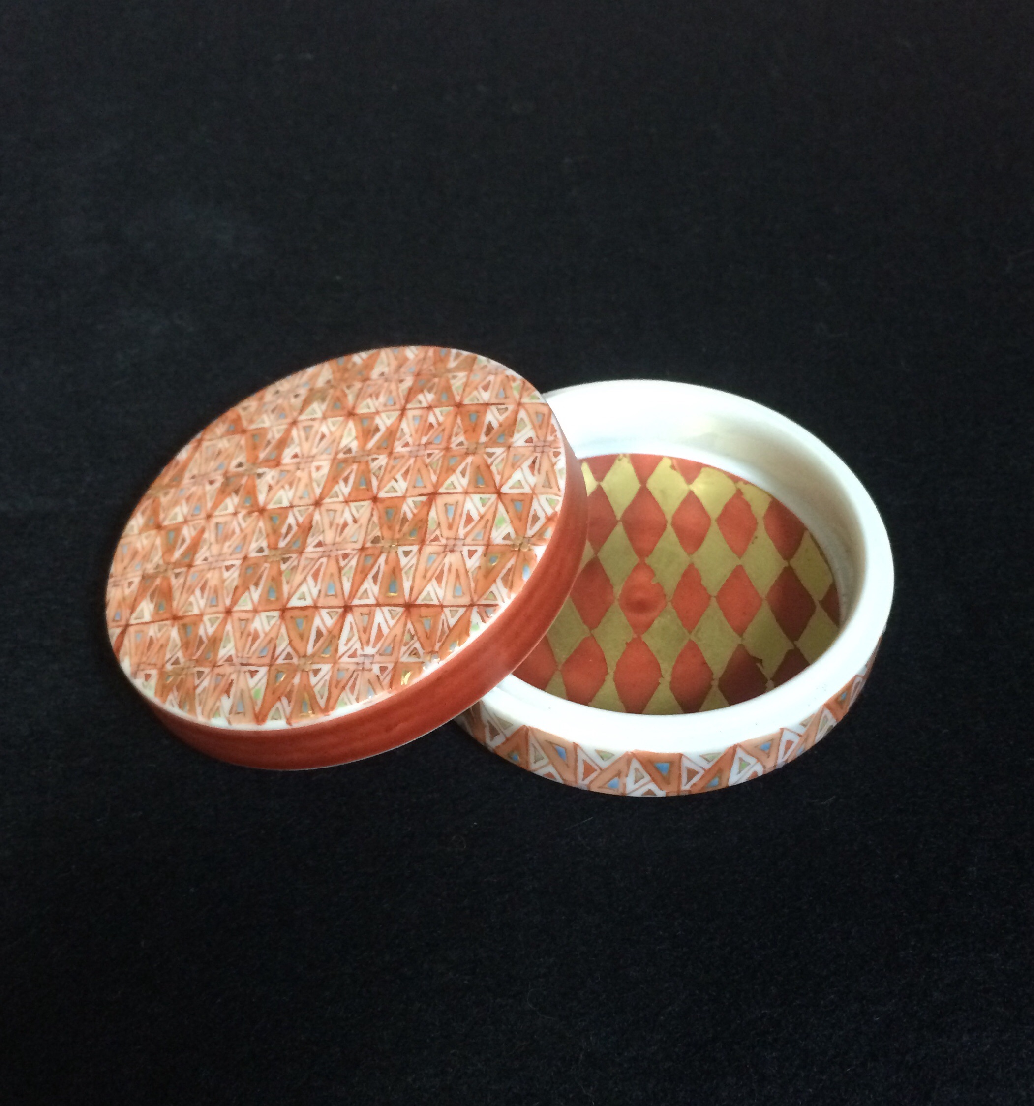 photo Incense Container with Geometric Design in Overglaze Red Enamel and Gold Painting