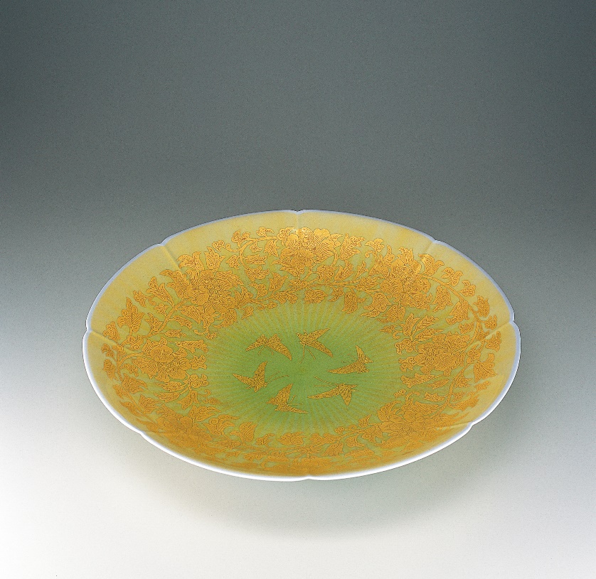 photo Large Dish with Peony Scroll Design in Underglaze Gold