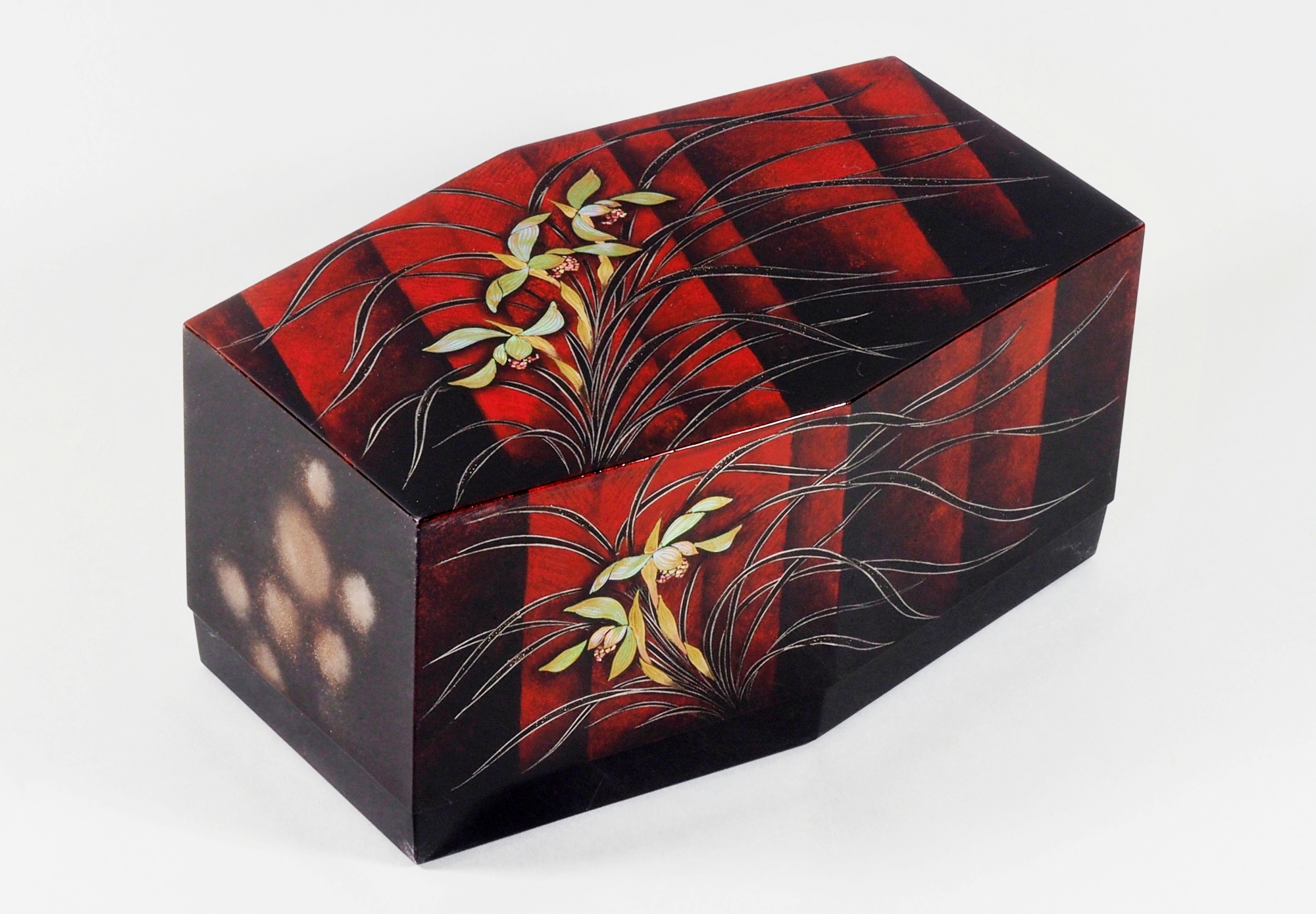 photo Hexagonal Box with Design in Makie - Sunlight Filtering Through the Leaves