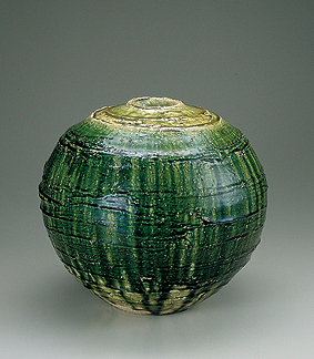 写真：緑釉壺