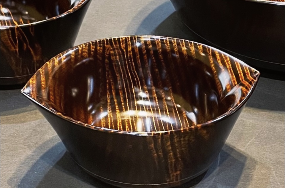 photo Set of vessels made of horse chestnut wood with crepe-like grain pattern "Camellia"